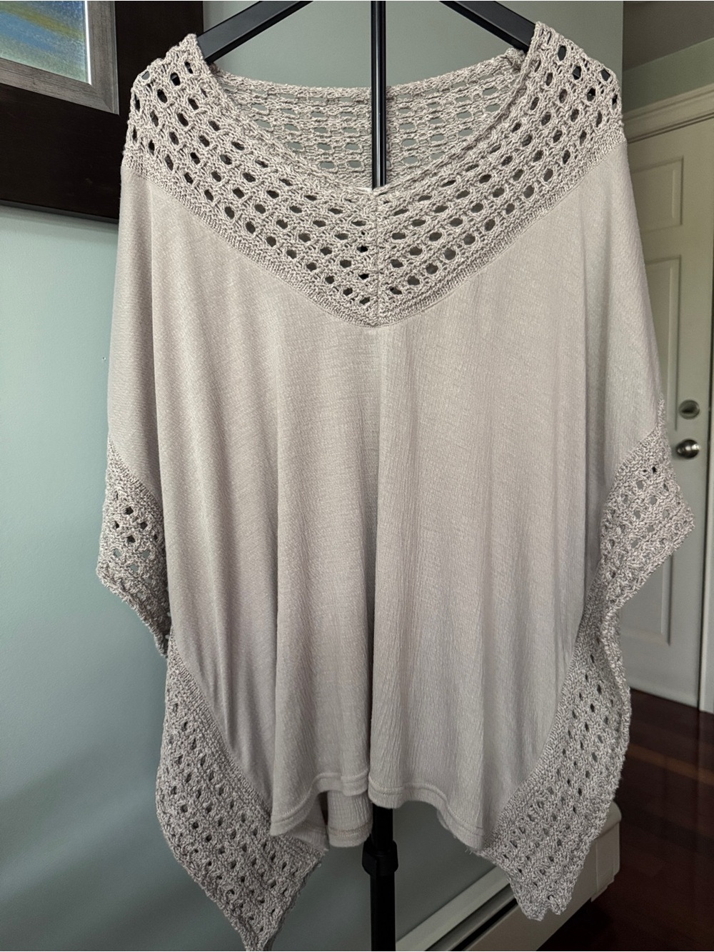 Knox Rose Light Taupe Crochet-Trim Women's  Poncho Size Med NWOT